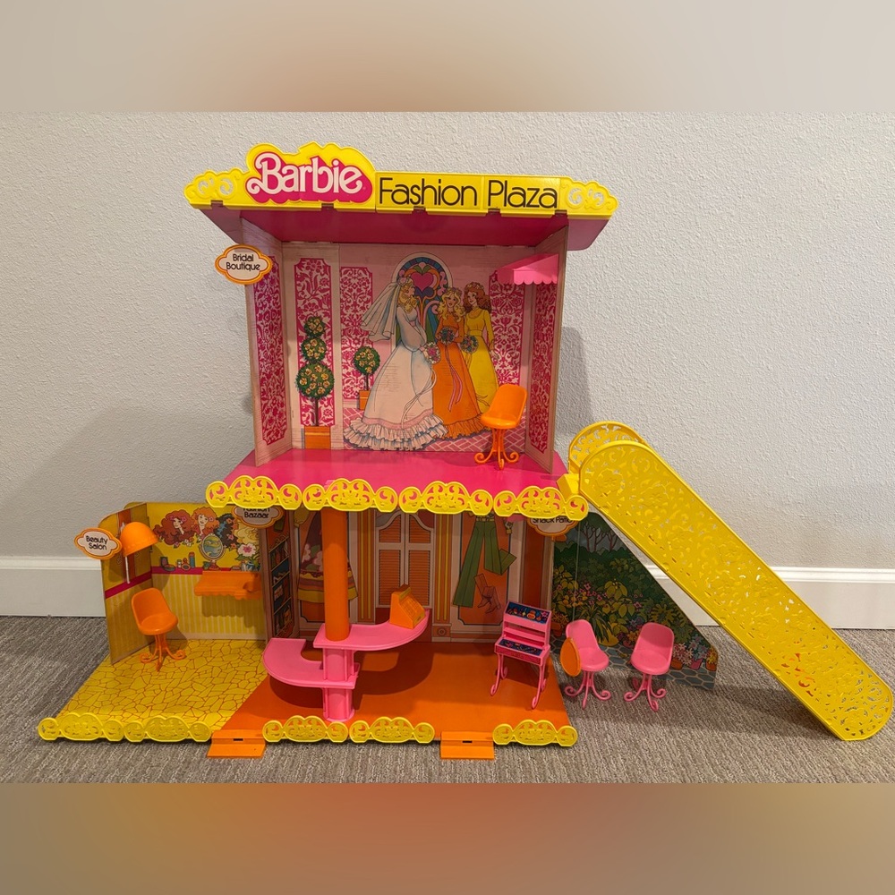 SOLD 1975 Barbie Fashion Plaza Mattel Playset, With Box, Missing Accessories